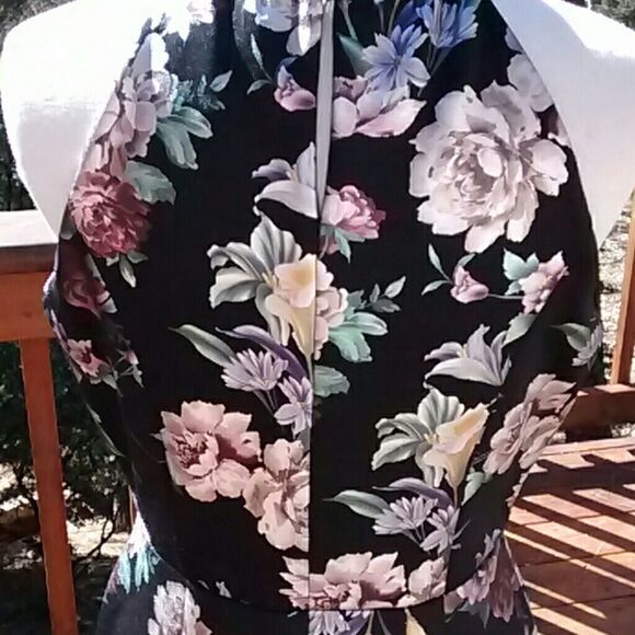 En Focus Dark Floral Dress - Picture 5 of 8